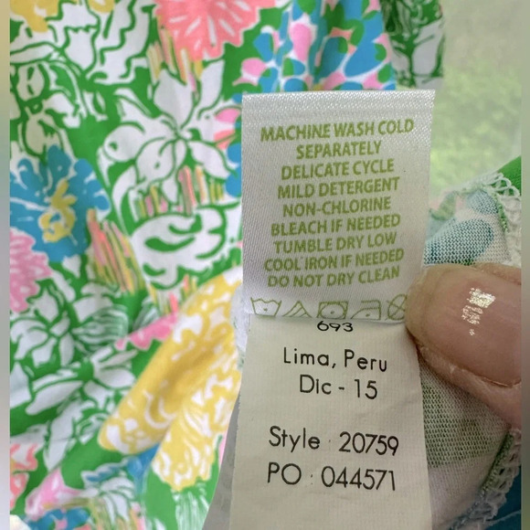 Lilly Pulitzer S Hibiscus Stroll Palmetto Dress. V-neck with 3/4 cuffed sleeve - Picture 10 of 10